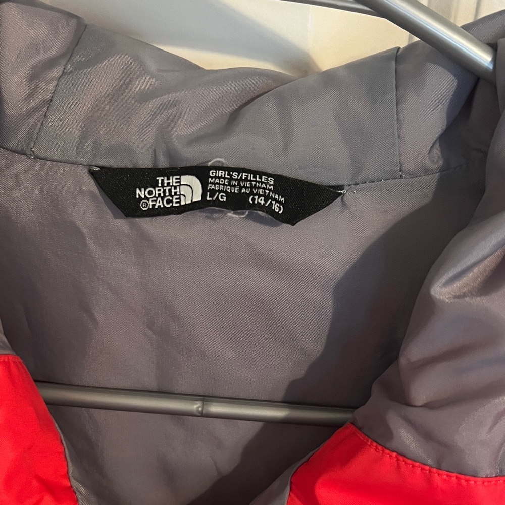 Girls The North Face Vibrant Melon Raincoat - Picture 2 of 10